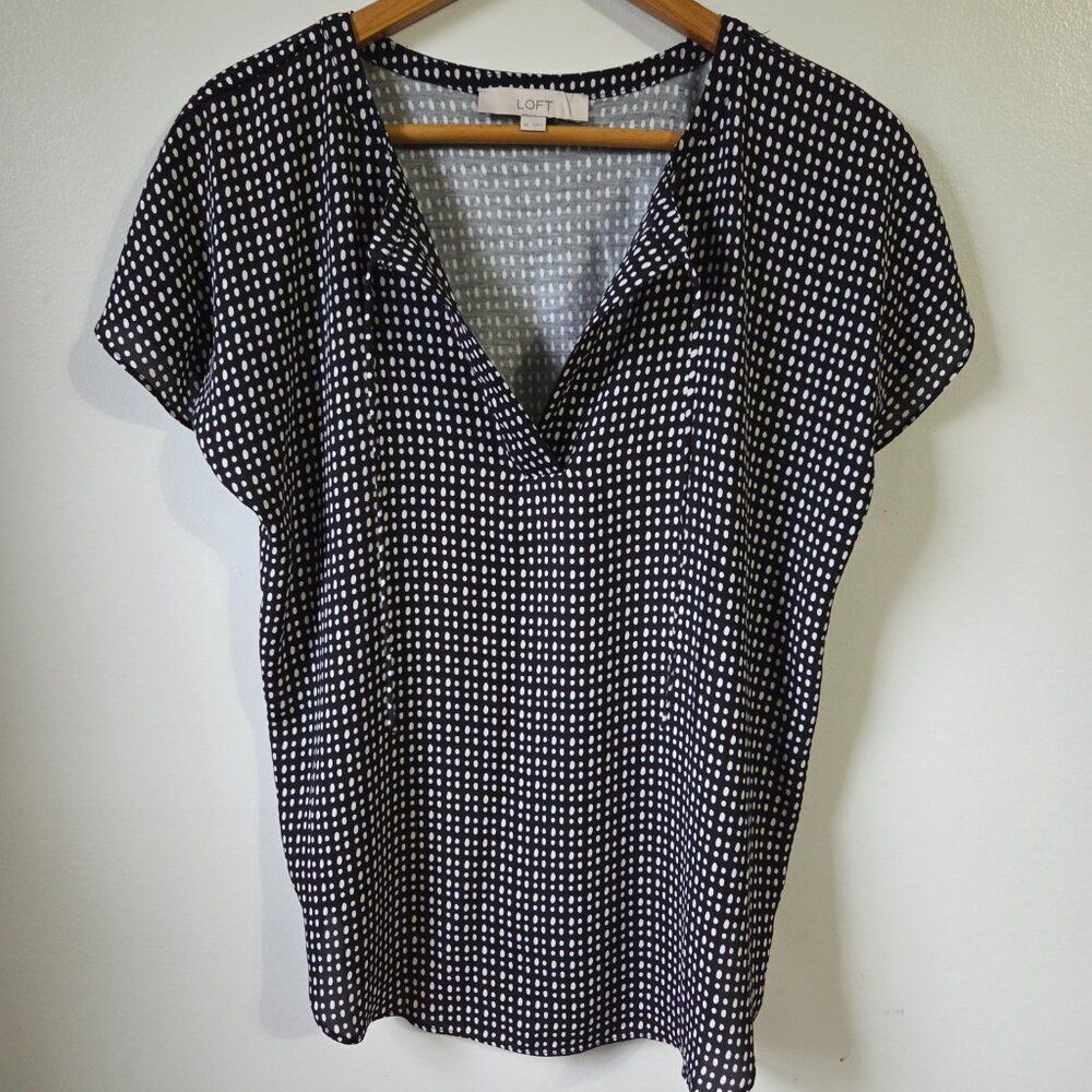 Euc Loft Loose Fitting Split V Neck Dotted Top Si… - image 1